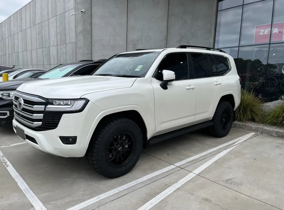 TOYOTA LANDCRUISER 300 SERIES with ROH RAID 18X9 MATTE BLACK WHEELS |  | TOYOTA